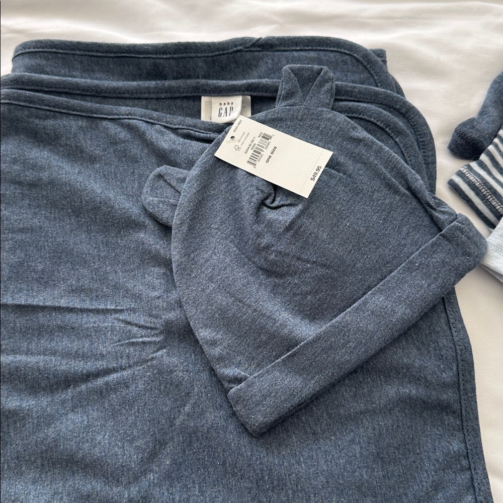 Cozy Blue Gray Blanket and Matching Cap Set. Perfect for on the Go. NWT